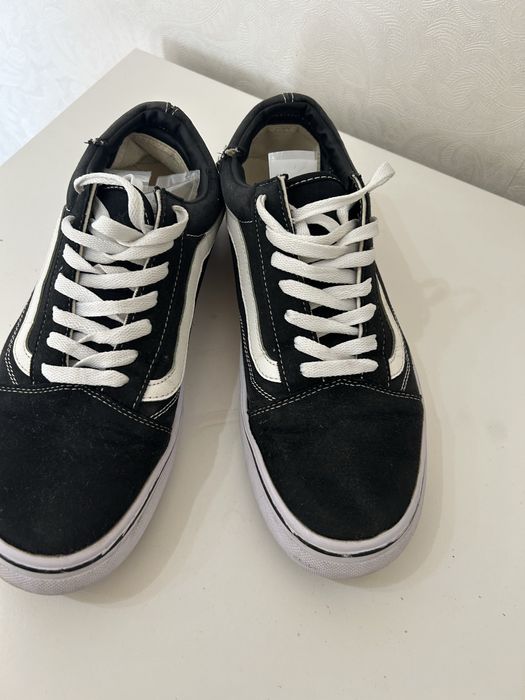 Продаю мужс. кроссовки