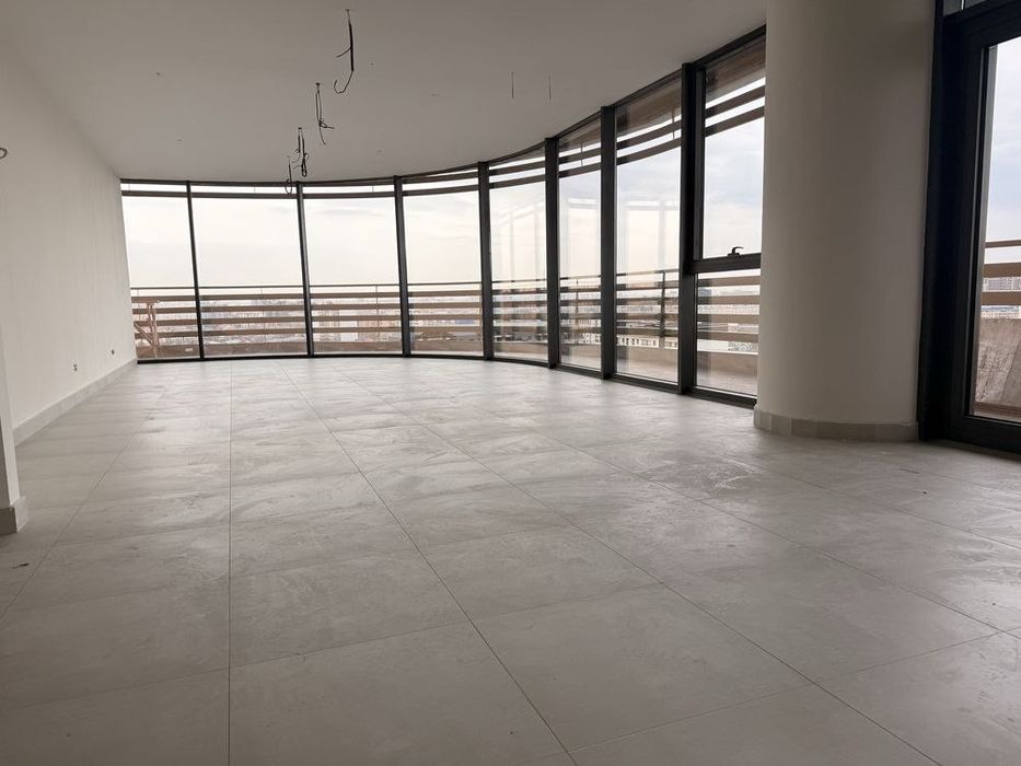 Zarafshon biznes sentr arenda ofis 266 m2 srochno Yakkasaroy