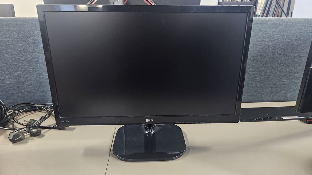 Монитор LG 22 дюймовый