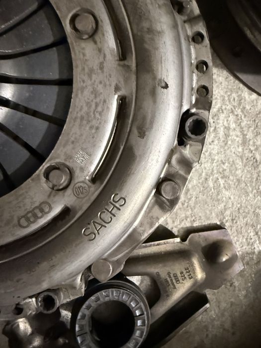 Kit ambreiaj volanta 2.0d audi a4 a5 b8 b8.5 luk / sachs