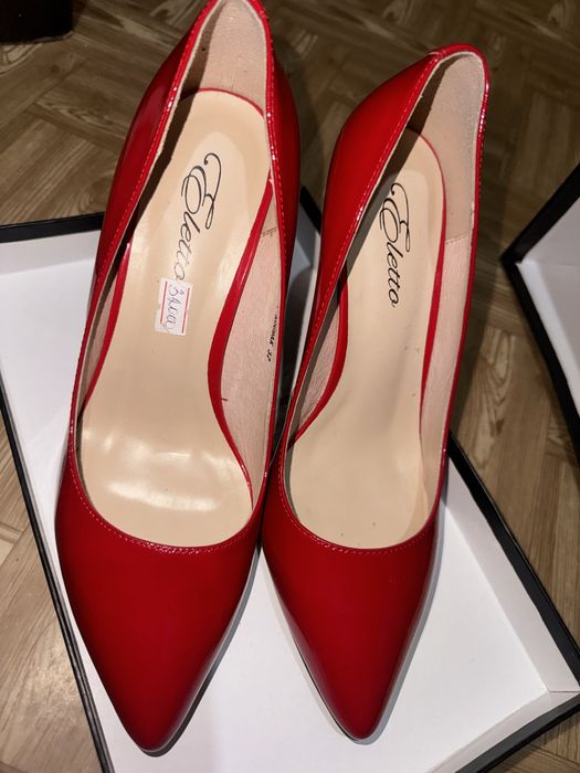 Продам женские туфли