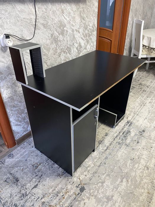 Стол компьютерный