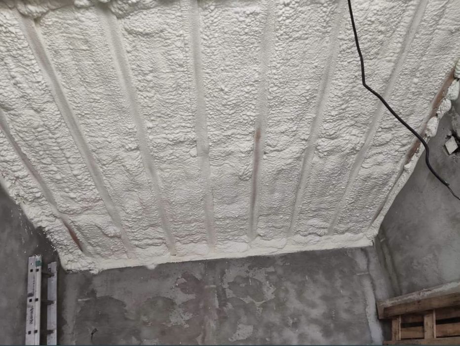 Izolații Izolatie cu Spumă poliuretanică