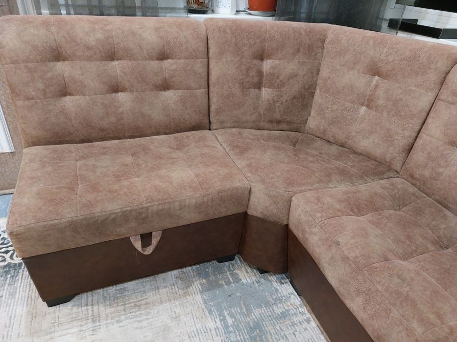 Кухонный уголок с местом для хранения