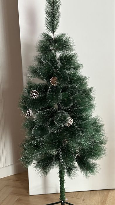 Елка искусствнная