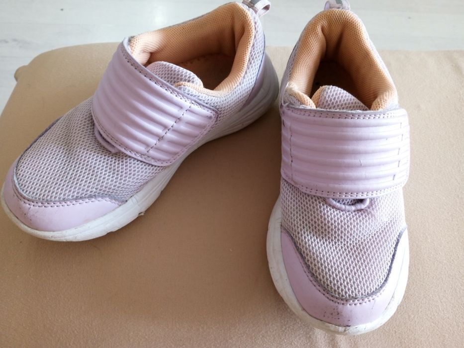 Продам кроссовки на девочку