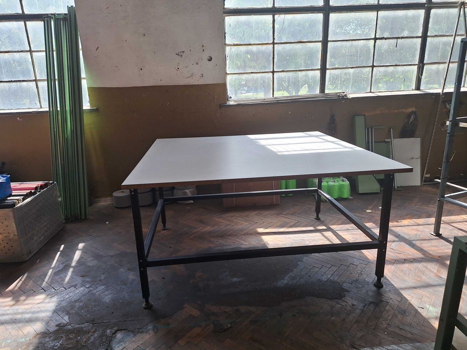 Маса - работна, стабилна