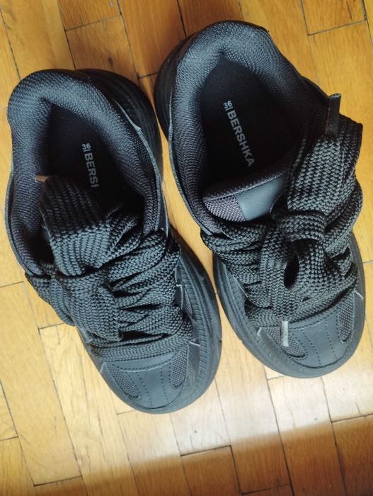 Маратонки Bershka на дебела подметка