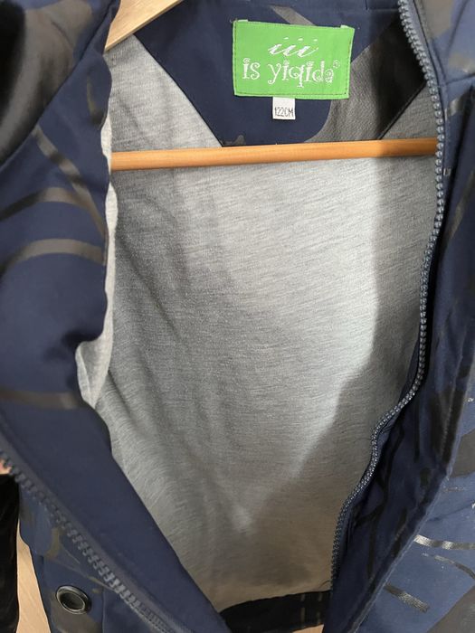 Куртка весна на мальчика 6-7 лет