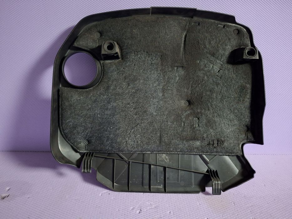 Capac motor N47 16D 20D BMW F20 F21 F22 F30 F31 F32 F33 F34 F36 Cod 7810800 Cod 7810802 in stare foarte buna