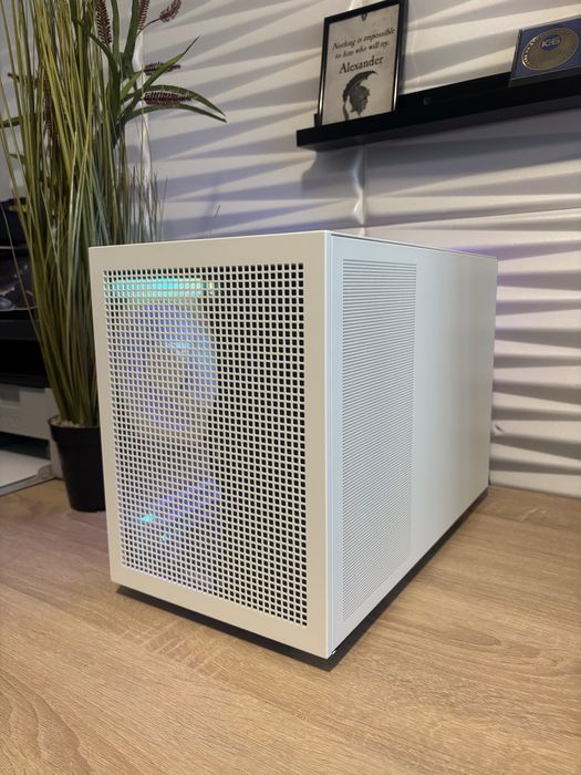 Бял геймърски компютър WiFi Ryzen 7 5700/RX6600/16 Ram/512 ssd/700W