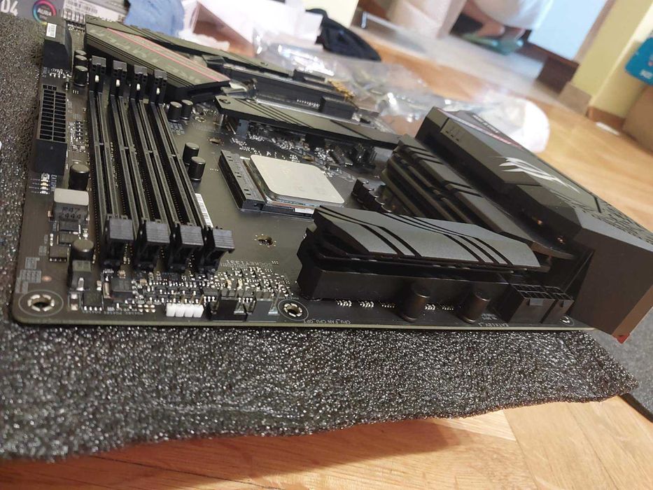 AMD Ryzen 7 5700X3D + Asus Rog StriX B550-F Gaming Wi-Fi II