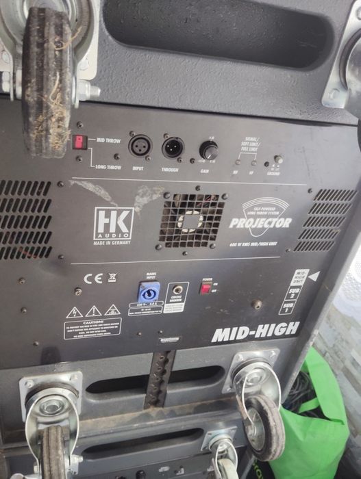 Schimb  !!! Un bas activ și un top activ hk projector de 600w fiecare