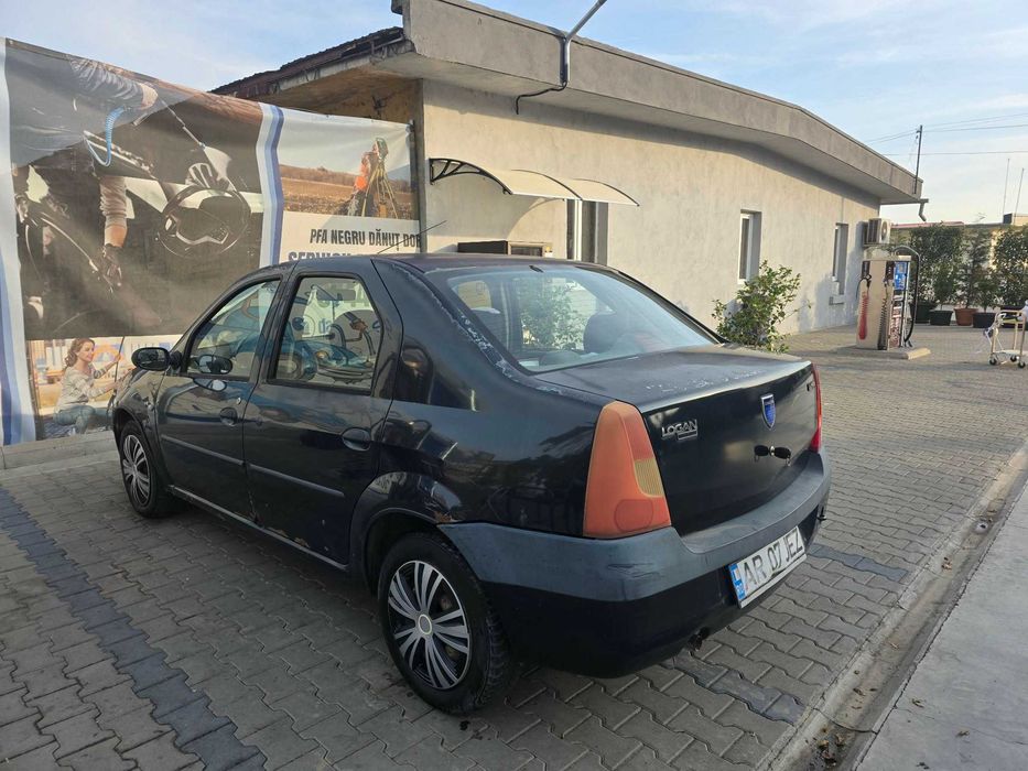 Vând Dacia Logan