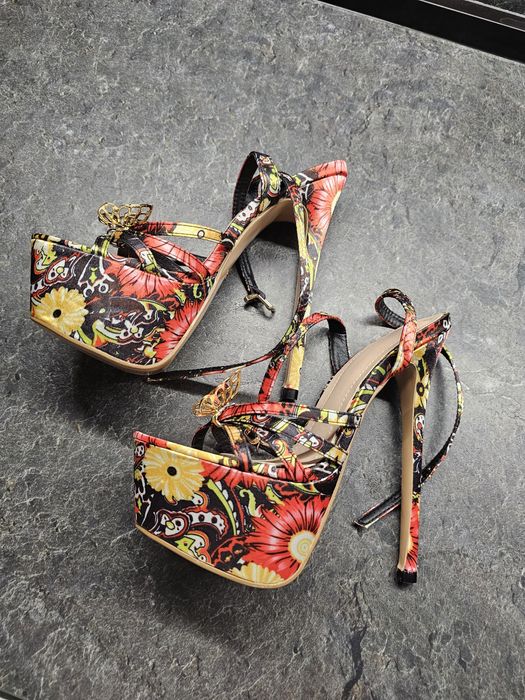 Дамски обувки с висок ток