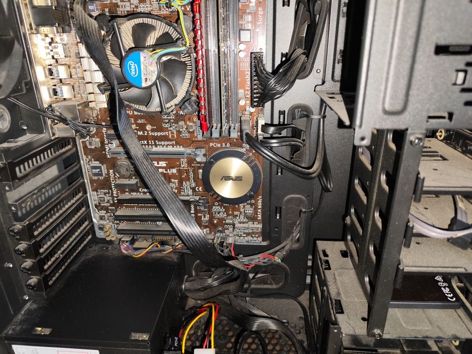 Компютър i5 4590, 12 gb ram, 240 ssd