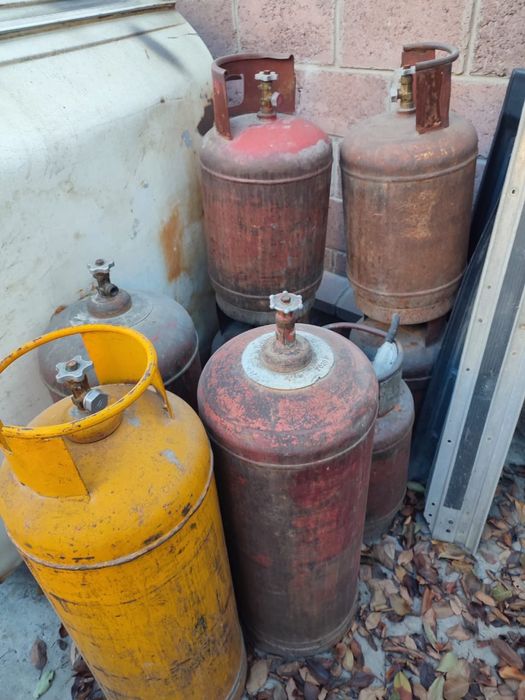 газовый кислородный баллон топор пепельница инструменты