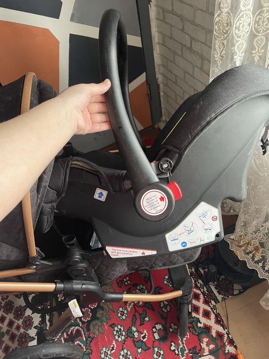 Продам коляску  вместе с автокреслом