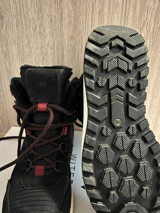 Два чифта детски зимни обувки