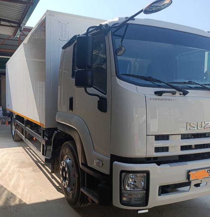 ISUZU 10 tonnalik Furgon sotiladi Yangi Zavod holatida turibdi