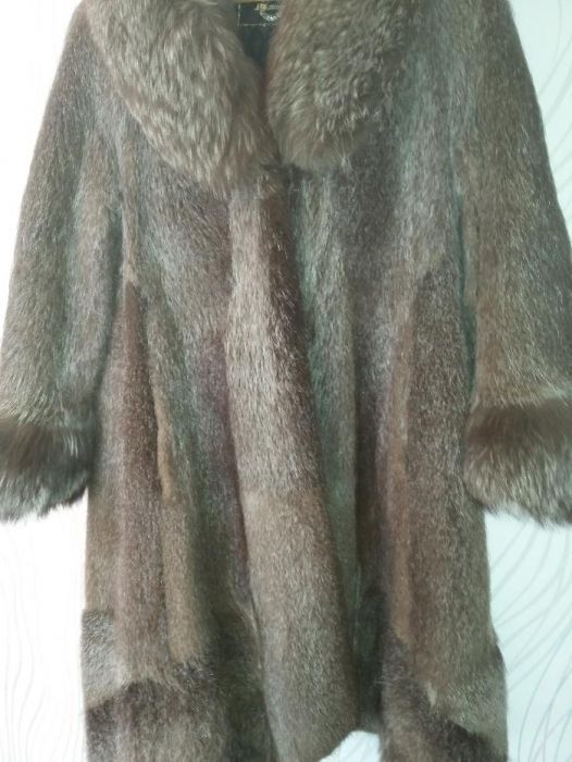 Продам шубу из нутрии.