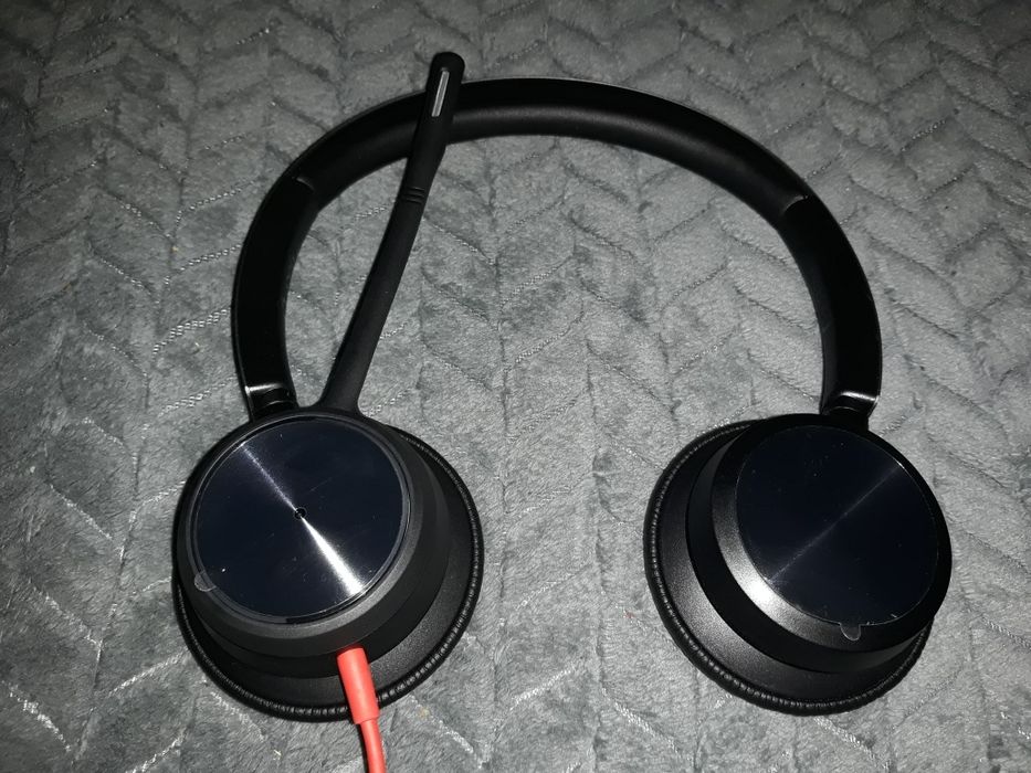 Casti POLY. Mai multe detalii in descriere