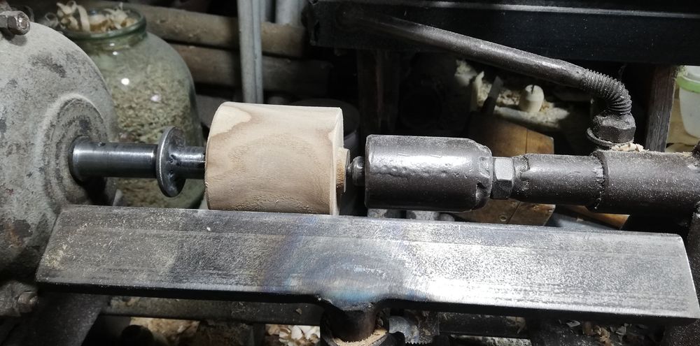 Продам токарный станок по дереву