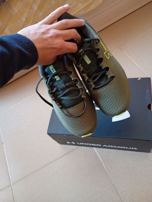 Чисто нови обувки under armour running shoes Charged Pursuit 3