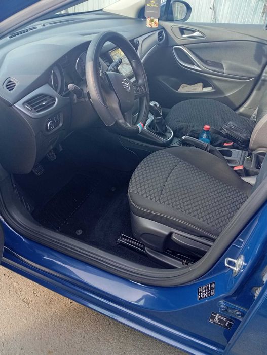Vand Opel Astra diesel 2018 impecabil