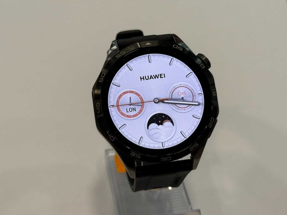 Смарт часовник Huawei GT4