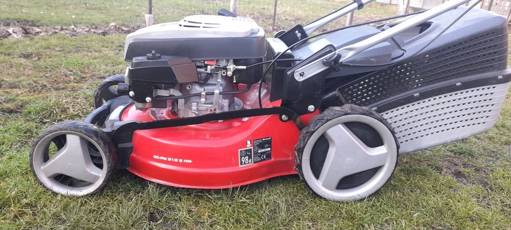 Masina de tuns iarba  cu autopropulsie cu pornire la cheie