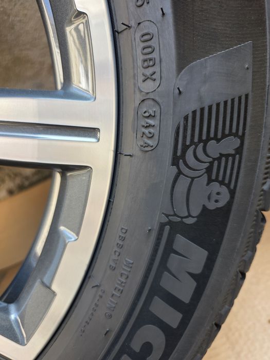 AUDI Q7 зимни гуми и оригинални джанти 285/45/ R20