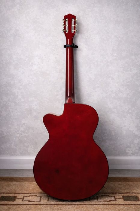 Классическая гитара с чехлом