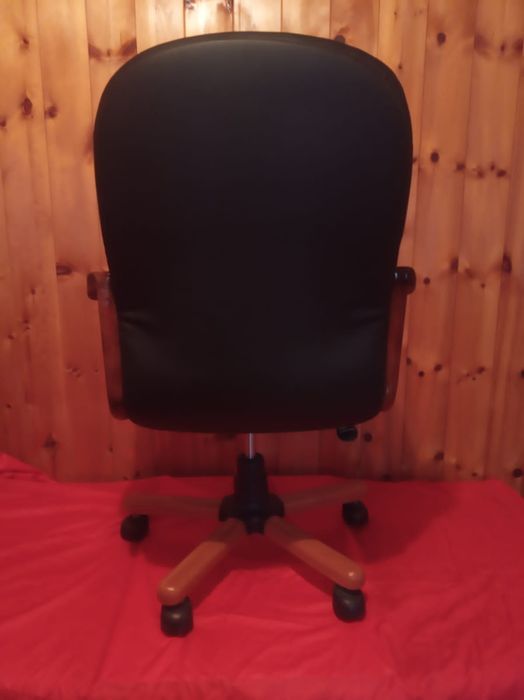 Кресло кожаное черное