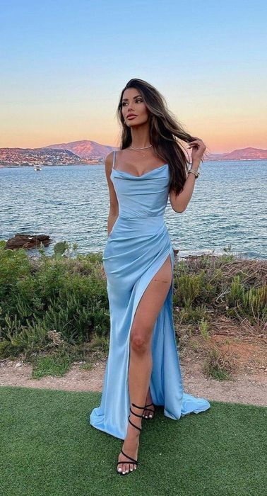 Платье красивая женственная