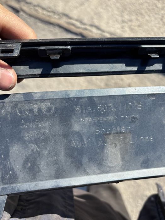 спойлер/добавка за предната броня на audi Q2 81A807110B