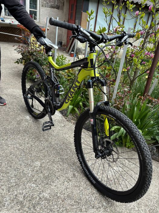 Bicicleta full suspension Giant Reign Maestro 6.0