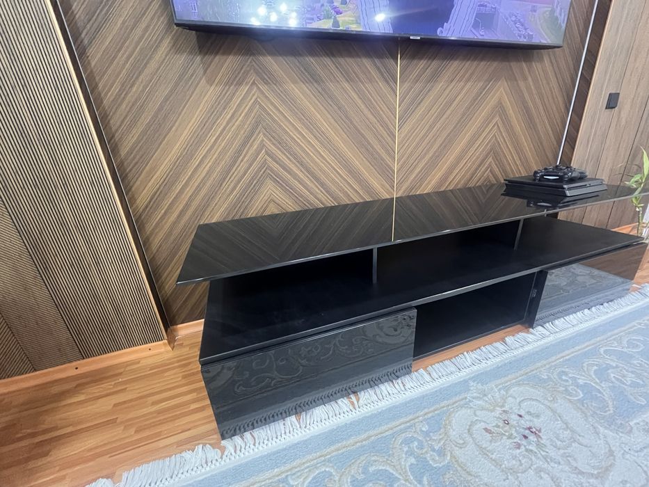 Напольная тумба для телевизора