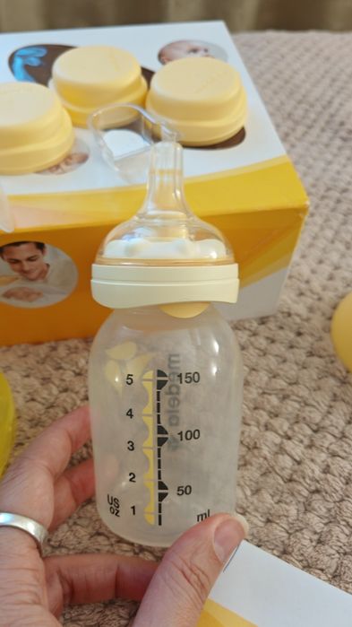 Ръчна помп за кърма Medela Harmoni с биберони Calma и подаръци