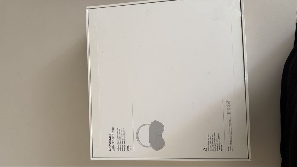 Apple AirPods Max в идеальном состоянии.