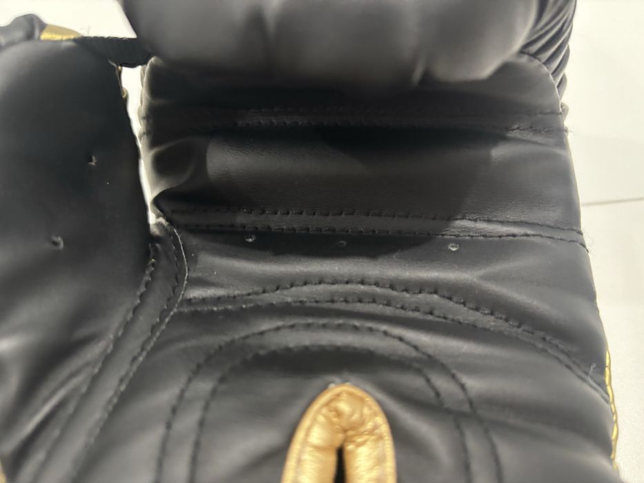 Боксерские перчатки