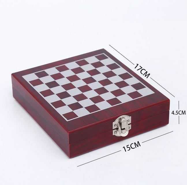 Луксозна КУТИЯ ЗА ВИНО с ШАХ и Аксесоари. Подаръчен комплект с ШАХМАТ