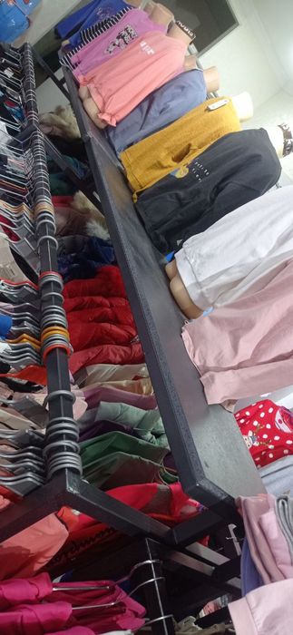 Продаются  2 стойки металлические новые