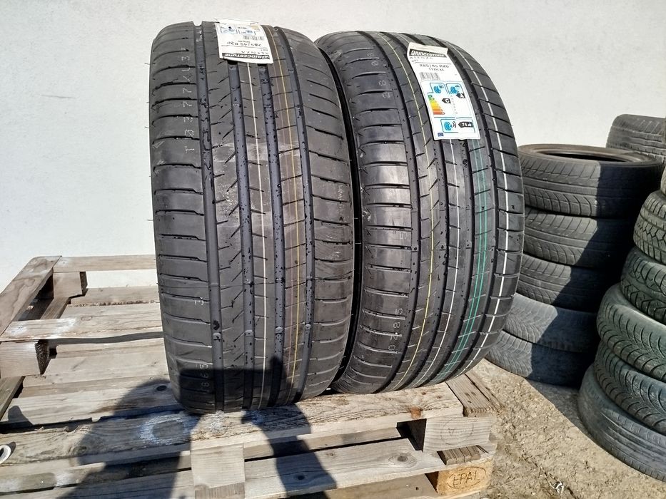 285/45/20 Бриджстоун ДОТ 2018 и 2020 г - Чисто Нови