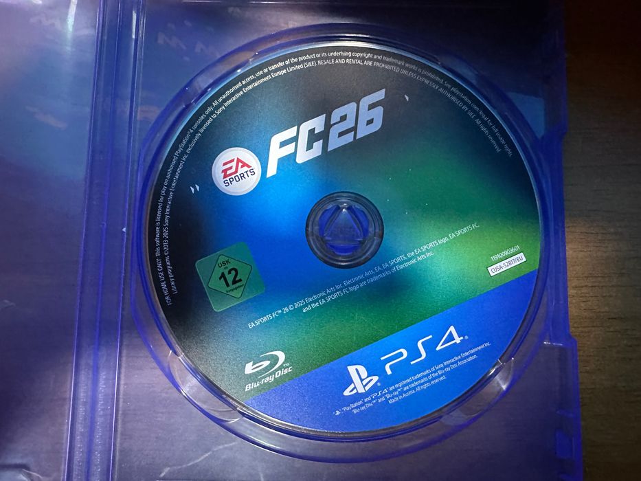 Vând PS4 PRO + FC 26
