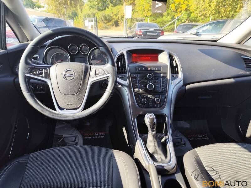 Отличен - Opel Astra Sports Tourer 1.7 Ръчна