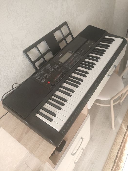 Синтезатор Продается