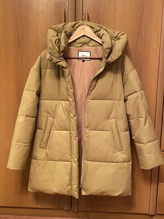 Пуховик,цвет горчичный.