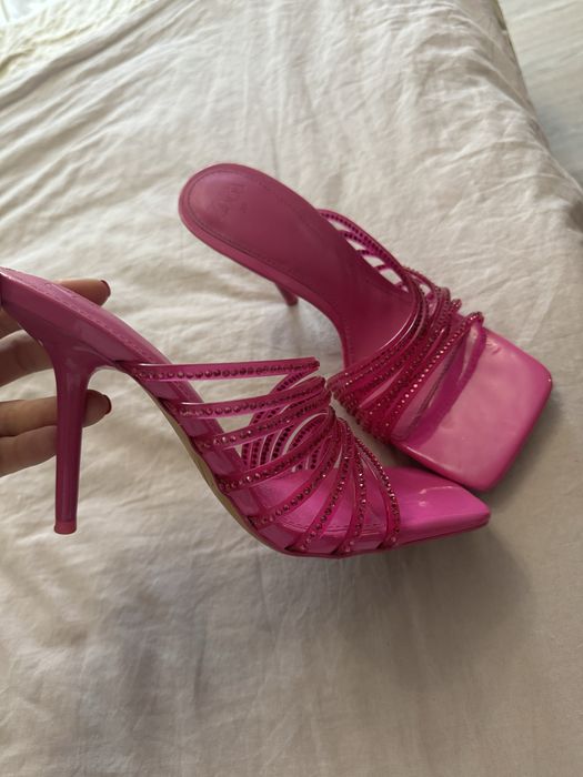 Розови чехли Zara