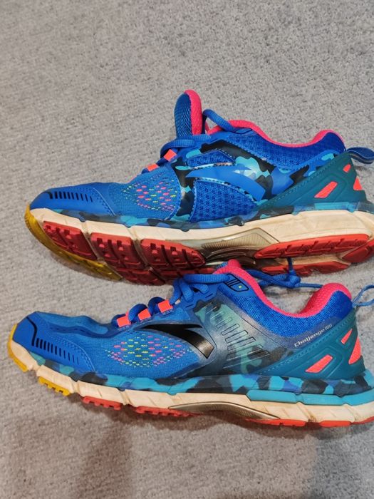 Продаются кроссовки